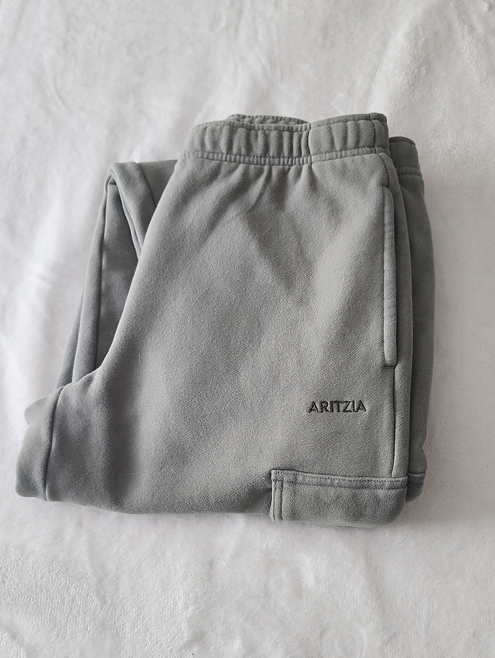 Aritzia Mega Fit Cargo Sweatfleece Sweatpants